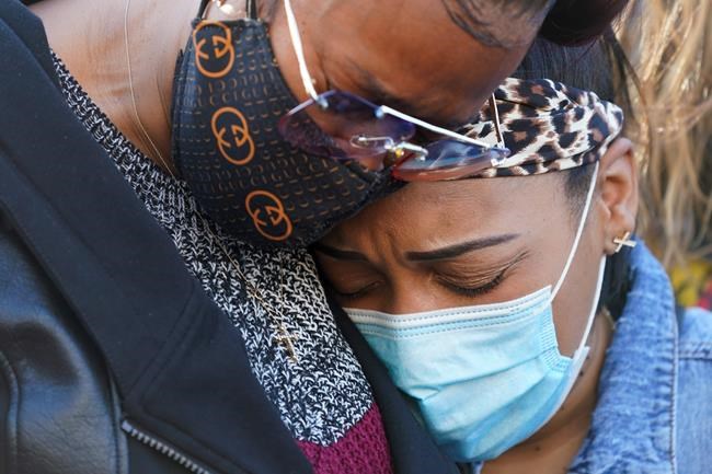 Prayer vigil held outside NY hospital for rapper DMX | iNFOnews.ca CP1947999060