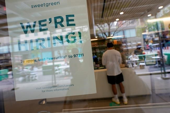 US unemployment claims fall to a pandemic low of 498,000 | iNFOnews.ca