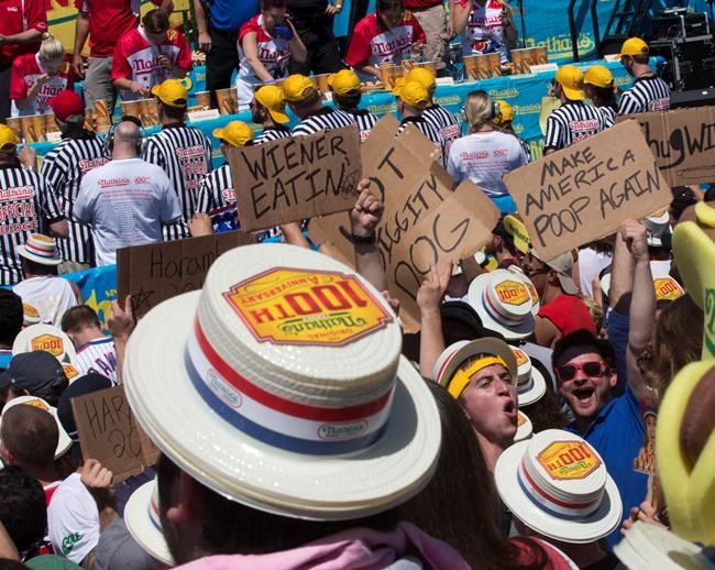 Joey Chestnut downs record 70 hot dogs in eating contest | iNFOnews.ca