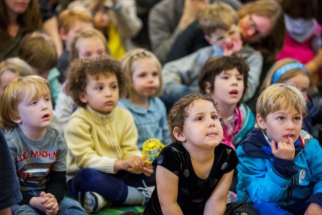 Library brings drag queens, kids together for story hour | iNFOnews.ca Library brings drag queens, kids together for story hour | iNFOnews.ca