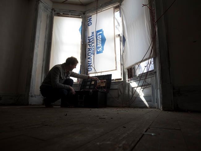 Light blight: Art project breathes life into empty buildings | iNFOnews.ca CP16856582