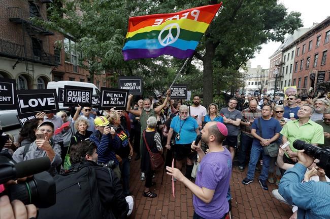 Rainbow flag flies at US monument, but not on federal land | iNFOnews.ca