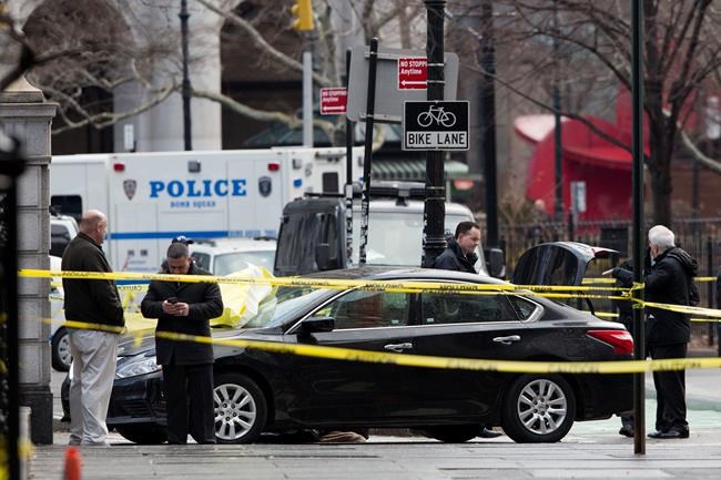 Police say man shoots himself fatally outside NY City Hall | iNFOnews.ca Police say man shoots himself fatally outside NY City Hall | iNFOnews.ca