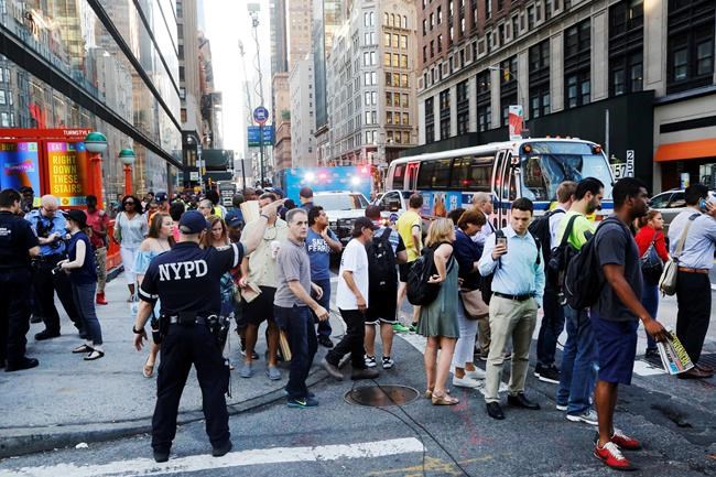 Object thrown at NYPD patrol car, bomb squad called | iNFOnews.ca