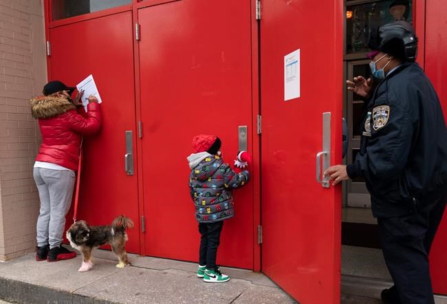 US schools go back and forth on in-person learning | iNFOnews.ca US schools go back and forth on in-person learning | iNFOnews.ca