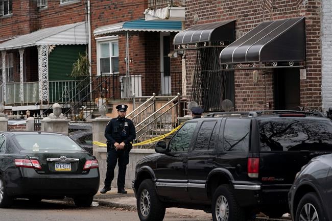 Fugitive is killed, 2 US marshals shot in Bronx gunfight | iNFOnews.ca