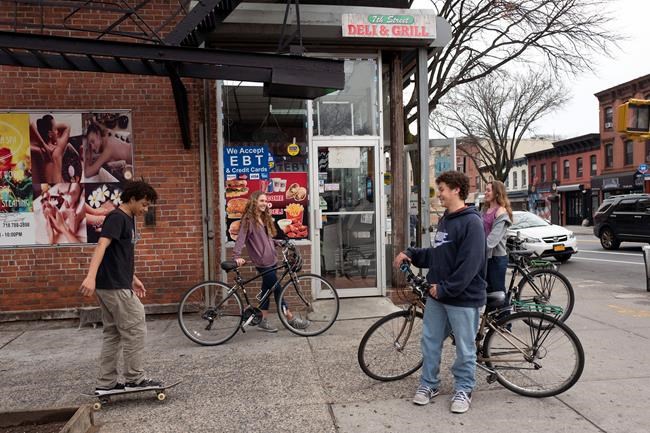 New York bans gatherings, nonessential workers to stay home | iNFOnews.ca