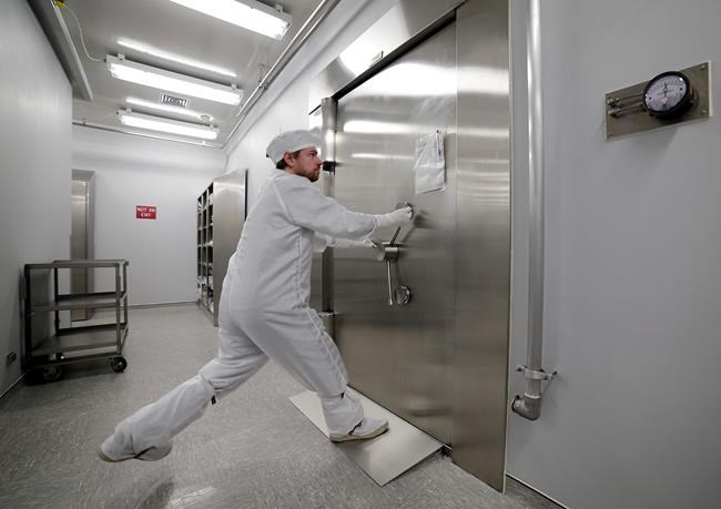 NASA opening moon rock samples sealed since Apollo missions | iNFOnews.ca