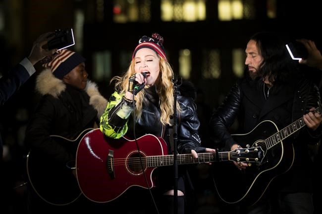 Madonna plays surprise concert in park for Hillary Clinton | iNFOnews.ca CP1535137984