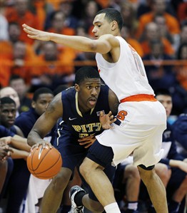 Syracuse freshman guard Tyler Ennis of Canada provides poise, points for unbeaten Orange | iNFOnews.ca Syracuse freshman guard Tyler Ennis of Canada provides poise, points for unbeaten Orange | iNFOnews.ca