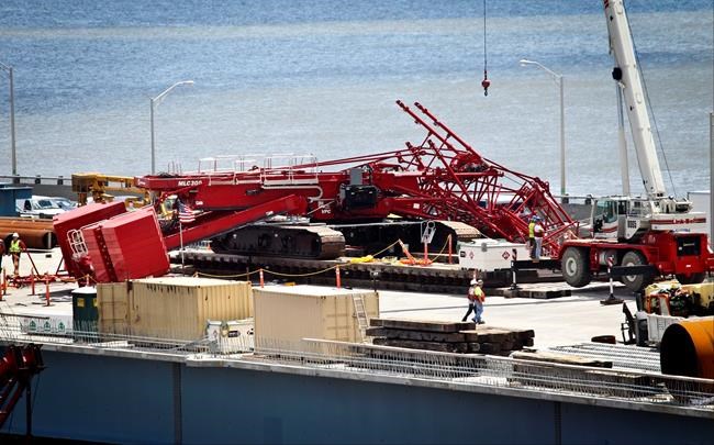 Investigators probe crane collapse on Tappan Zee Bridge | iNFOnews.ca Investigators probe crane collapse on Tappan Zee Bridge | iNFOnews.ca