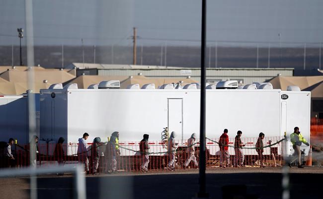 AP Exclusive: Migrant teen tent city staying open into 2019 | iNFOnews.ca CP1084081925