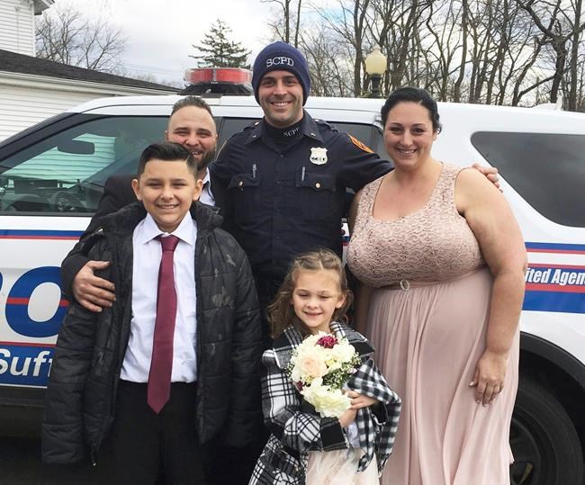 New York police officer saves wedding day after car crash | iNFOnews.ca New York police officer saves wedding day after car crash | iNFOnews.ca