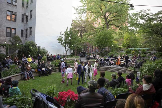 Opera pops up at NYC garage, dive bar, basketball court | iNFOnews.ca