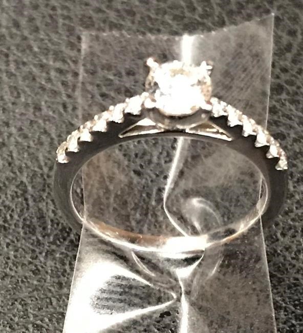 Police seek couple who lost engagement ring in Times Square | iNFOnews.ca