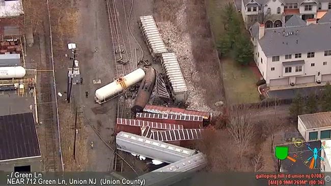 Freight train derails in New Jersey, causing commuter delays | iNFOnews.ca