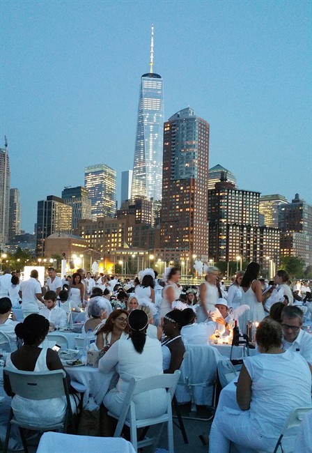 Diner en Blanc picnic for 5,000 guests pops up in New York; 120,000 more around the world | iNFOnews.ca