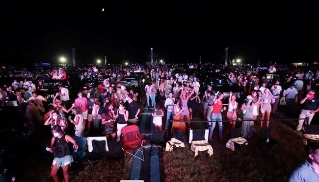 'Appalled' Cuomo to investigate crowded Chainsmokers concert | iNFOnews.ca