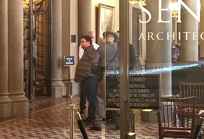 Governor frees reporter arrested for using phone in Capitol | iNFOnews.ca Governor frees reporter arrested for using phone in Capitol | iNFOnews.ca