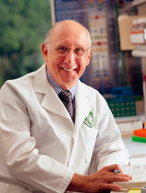 3 scientists share $500,000 prize for work on cancer therapy | iNFOnews.ca