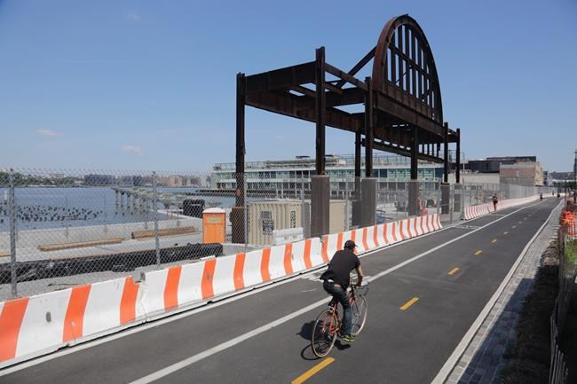 Futuristic NY pier project pits billionaire vs billionaire | iNFOnews.ca