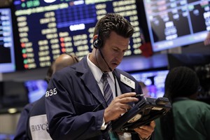 US stocks slip at midday on news of slowing home sales; Family Dollar jumps on merger news | iNFOnews.ca CP29293722