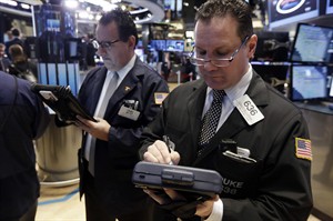 Stocks up at midday as investors feel encouraged by oil price and home construction gains | iNFOnews.ca CP31566382