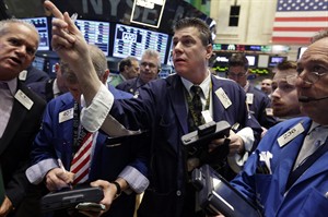 US stocks turn lower as technology sector declines; CarMax skids on profit slump | iNFOnews.ca CP27863400