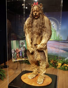 'Wizard of Oz' Cowardly Lion costume, 'Casablanca' piano fetch over $3M at NYC auction | iNFOnews.ca