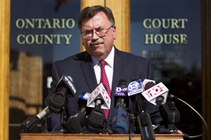 Grand jury decides against charging NASCAR star Tony Stewart in crash that killed driver | iNFOnews.ca CP30022649