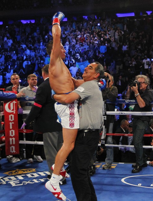 Golovkin stops Lemieux in 8th round of middleweight title unification fight | iNFOnews.ca Golovkin stops Lemieux in 8th round of middleweight title unification fight | iNFOnews.ca