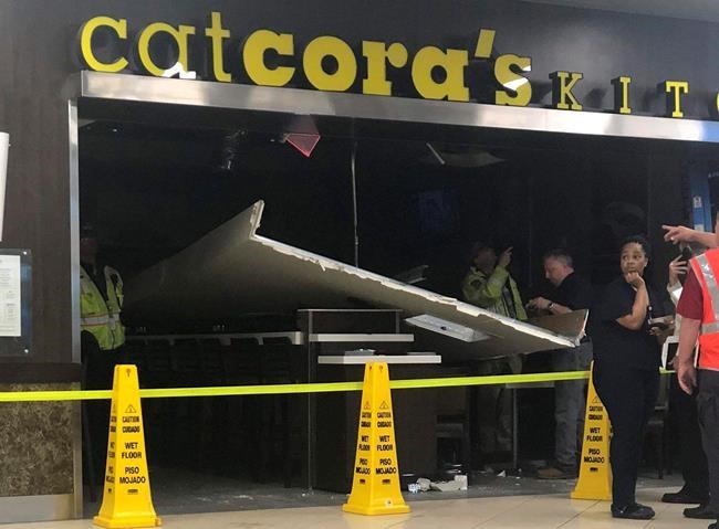 Part of the ceiling collapses at Atlanta airport restaurant | iNFOnews.ca Part of the ceiling collapses at Atlanta airport restaurant | iNFOnews.ca