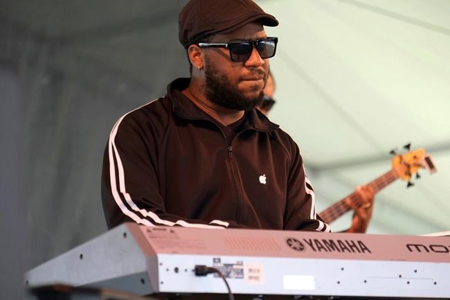 Review: Robert Glasper leads R+R=NOW into collage of sounds | iNFOnews.ca