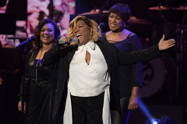 Smokey Robinson remembers Aretha Franklin at tribute concert | iNFOnews.ca