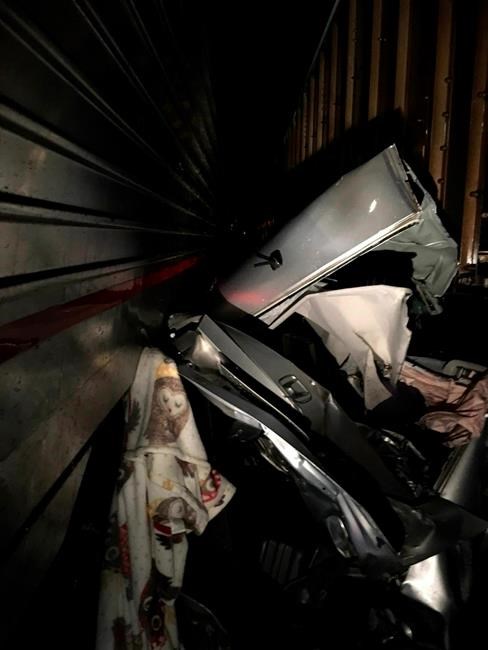 Police: 4 escape car hit by 2 trains going opposite ways | iNFOnews.ca Police: 4 escape car hit by 2 trains going opposite ways | iNFOnews.ca