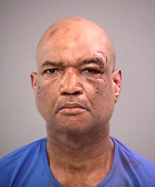 4 hurt after knife-wielding man attacks Indianapolis crowd | iNFOnews.ca