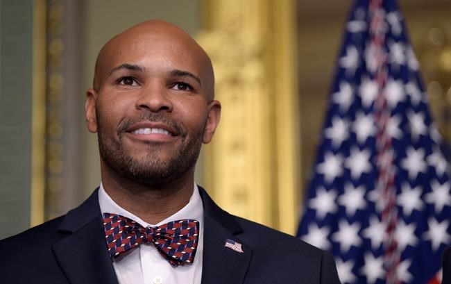 Any doctor on board? US surgeon general gives aid on plane | iNFOnews.ca