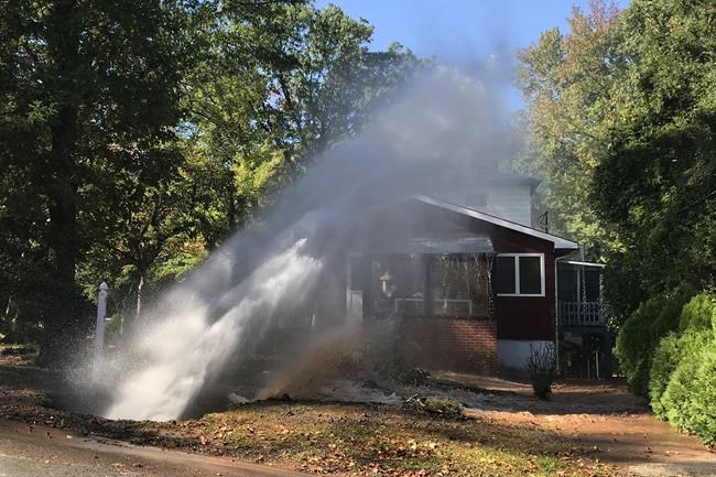NYC water main breaks, sending geyser blasting onto house | iNFOnews.ca NYC water main breaks, sending geyser blasting onto house | iNFOnews.ca