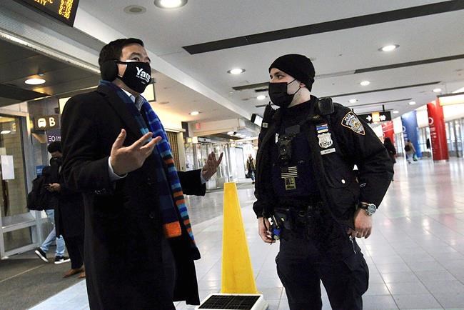 Andrew Yang helps photographer facing attack on ferry | iNFOnews.ca