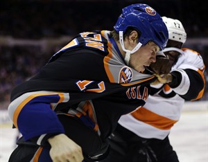 Captain Claude Giroux and linemates lead Flyers to 7-0 rout of Islanders | iNFOnews.ca CP22098862