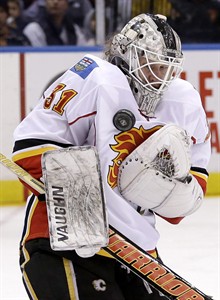 Halak earns Islanders' record 33rd win of season, New York tops Calgary 2-1 | iNFOnews.ca