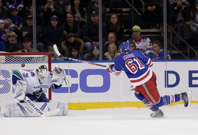 Jimmy Vesey lifts Rangers past Canucks in SO, 4-3 | iNFOnews.ca CP1821700667