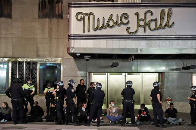 Macy's hit as New York imposes curfew amid Floyd protests | iNFOnews.ca