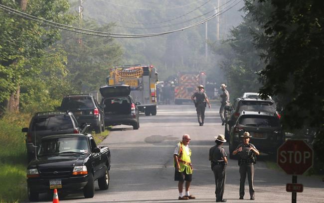 Small plane crashes into house near Poughkeepsie, killing 2 | iNFOnews.ca Small plane crashes into house near Poughkeepsie, killing 2 | iNFOnews.ca