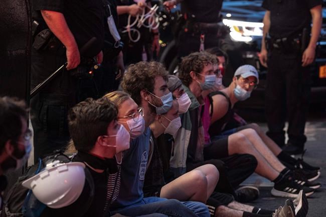 Mayor downplays rough police treatment of NYC protesters | iNFOnews.ca Mayor downplays rough police treatment of NYC protesters | iNFOnews.ca