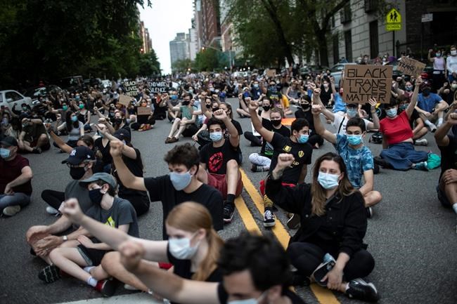 Floyd protests suppressed in NYC as police enforce curfew | iNFOnews.ca CP44951332