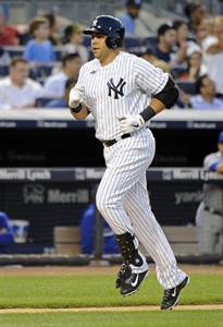Suzuki ends HR drought as Yankees top Toronto 6-4 for 17th straight home win over Blue Jays | iNFOnews.ca Suzuki ends HR drought as Yankees top Toronto 6-4 for 17th straight home win over Blue Jays | iNFOnews.ca