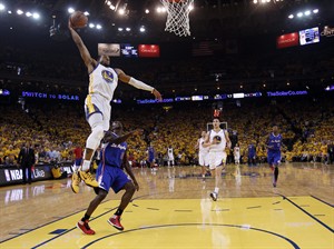 Warriors top LA 118-97, even series 2-2; Clippers make pregame protest after owner's remarks | iNFOnews.ca CP28155808