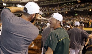 Crisp delivers again as A's clinch 1st playoff berth in 6 years, pull closer to Rangers | iNFOnews.ca CP20309659