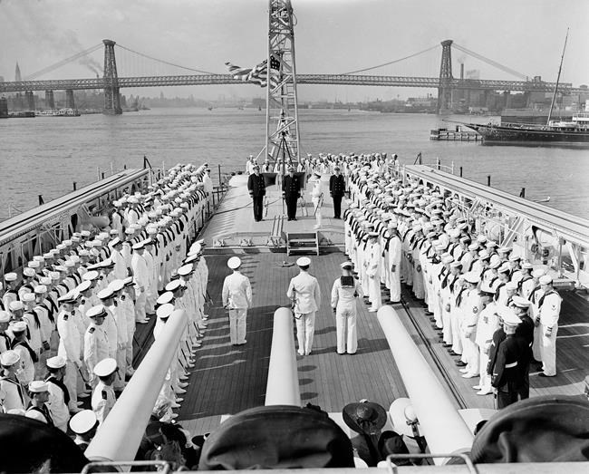 Sailors honour Pearl Harbor survivor during 1 last visit | iNFOnews.ca